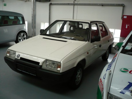 skoda-favorit-sedan.jpg